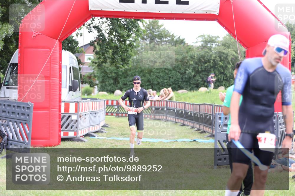 21.06.2026 - 29. Vierlanden-Triathlon Andreas Tolksdorf http://msf.ph/oto/9889252 21.06.2026 12:27:42 Ziel 61, 61 meine-sportfotos.de