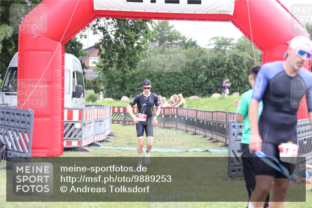 21.06.2026 - 29. Vierlanden-Triathlon Andreas Tolksdorf http://msf.ph/oto/9889253 21.06.2026 12:27:42 Ziel 61, 61 meine-sportfotos.de
