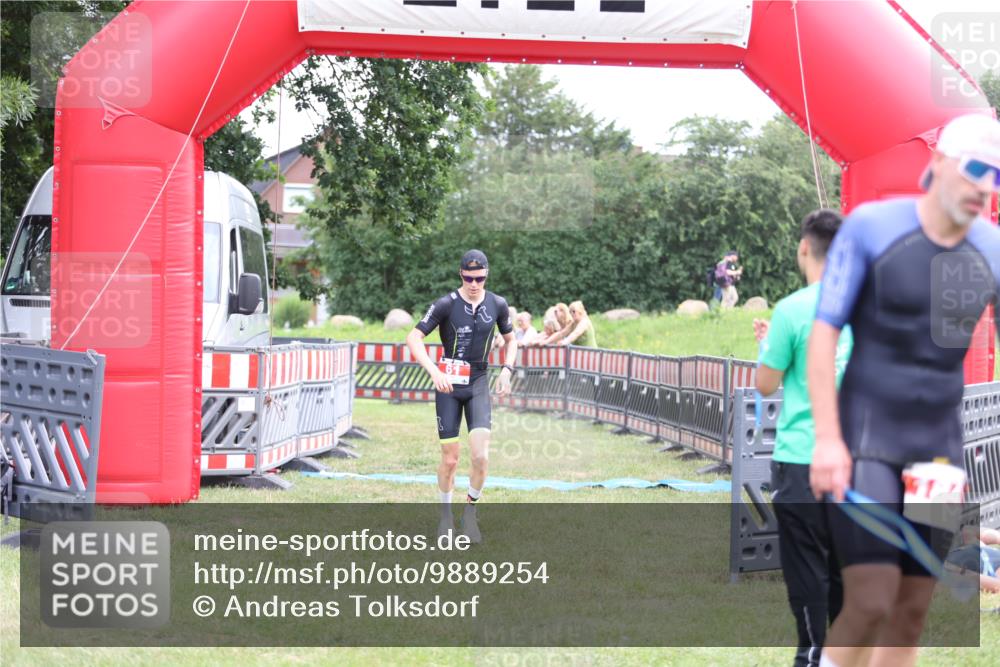 21.06.2026 - 29. Vierlanden-Triathlon Andreas Tolksdorf http://msf.ph/oto/9889254 21.06.2026 12:27:42 Ziel 61, 61 meine-sportfotos.de