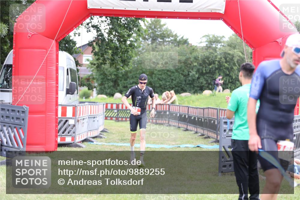 21.06.2026 - 29. Vierlanden-Triathlon Andreas Tolksdorf http://msf.ph/oto/9889255 21.06.2026 12:27:42 Ziel 61, 61 meine-sportfotos.de
