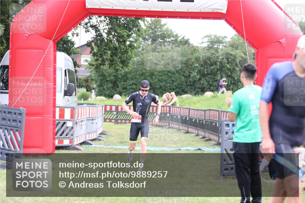 21.06.2026 - 29. Vierlanden-Triathlon Andreas Tolksdorf http://msf.ph/oto/9889257 21.06.2026 12:27:43 Ziel 61, 61 meine-sportfotos.de