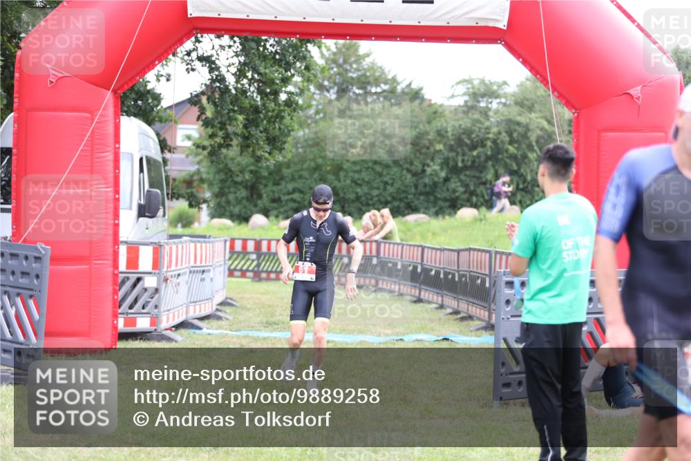 21.06.2026 - 29. Vierlanden-Triathlon Andreas Tolksdorf http://msf.ph/oto/9889258 21.06.2026 12:27:43 Ziel 61, 61 meine-sportfotos.de