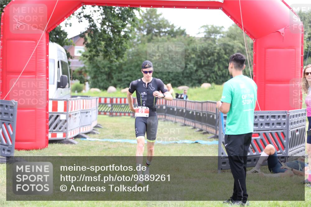 21.06.2026 - 29. Vierlanden-Triathlon Andreas Tolksdorf http://msf.ph/oto/9889261 21.06.2026 12:27:44 Ziel 61, 61 meine-sportfotos.de
