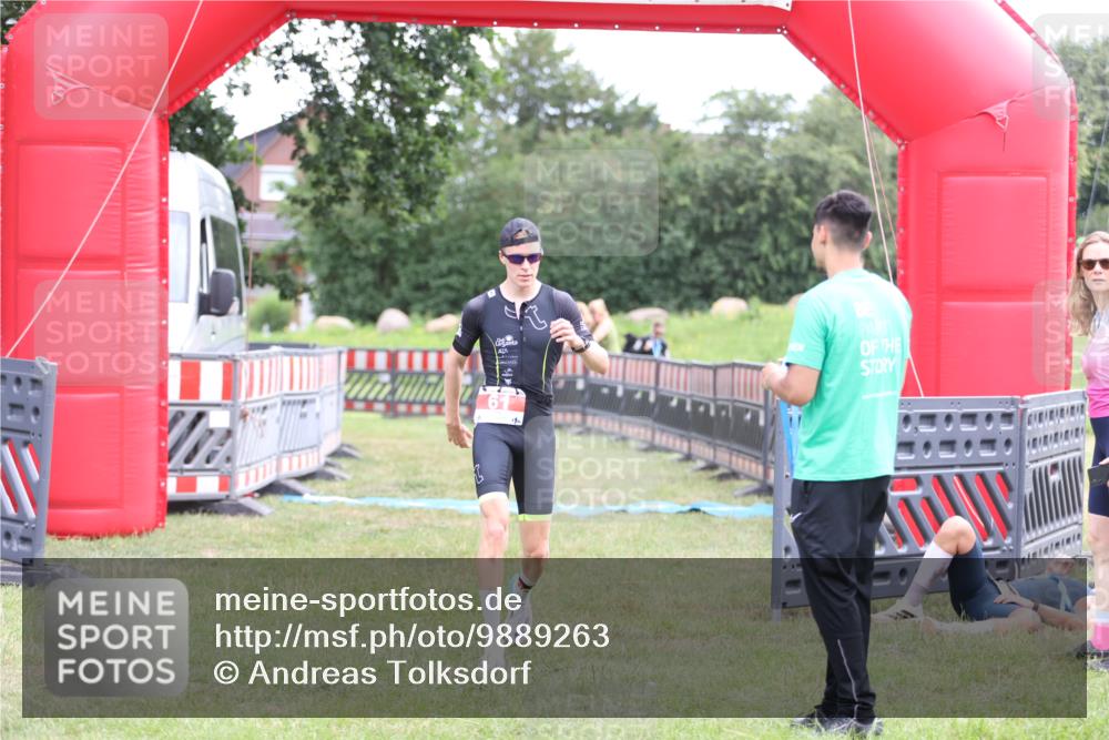 21.06.2026 - 29. Vierlanden-Triathlon Andreas Tolksdorf http://msf.ph/oto/9889263 21.06.2026 12:27:44 Ziel 61, 61 meine-sportfotos.de