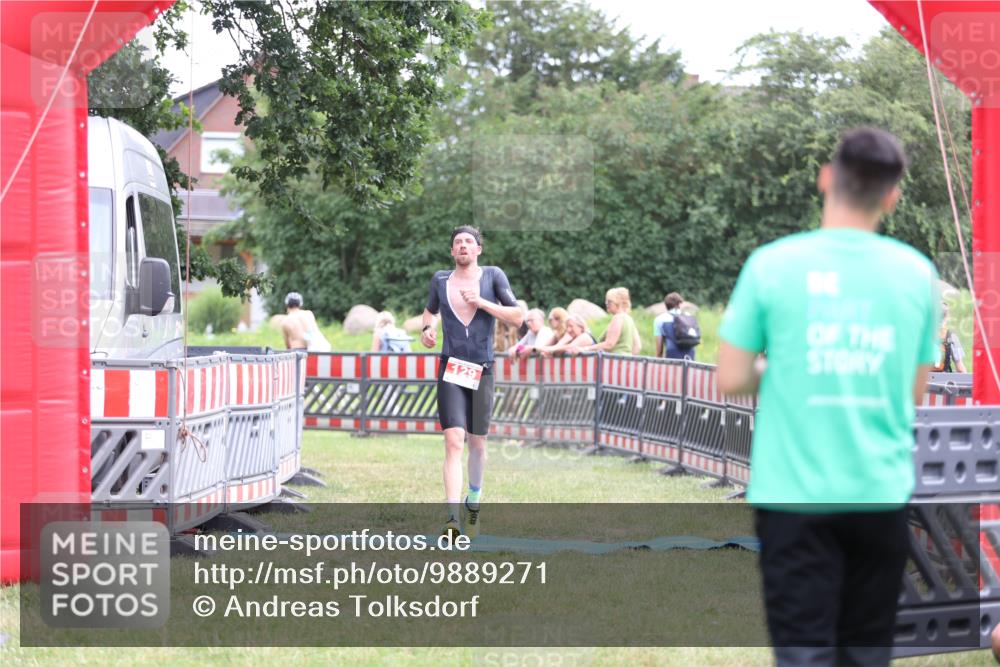 21.06.2026 - 29. Vierlanden-Triathlon Andreas Tolksdorf http://msf.ph/oto/9889271 21.06.2026 12:28:48 Ziel 129, 129 meine-sportfotos.de