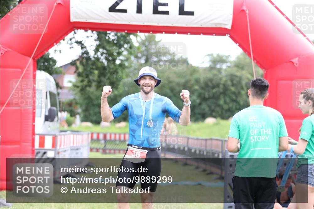 21.06.2026 - 29. Vierlanden-Triathlon Andreas Tolksdorf http://msf.ph/oto/9889299 21.06.2026 12:29:10 Ziel 31, 32, 31, 32 meine-sportfotos.de