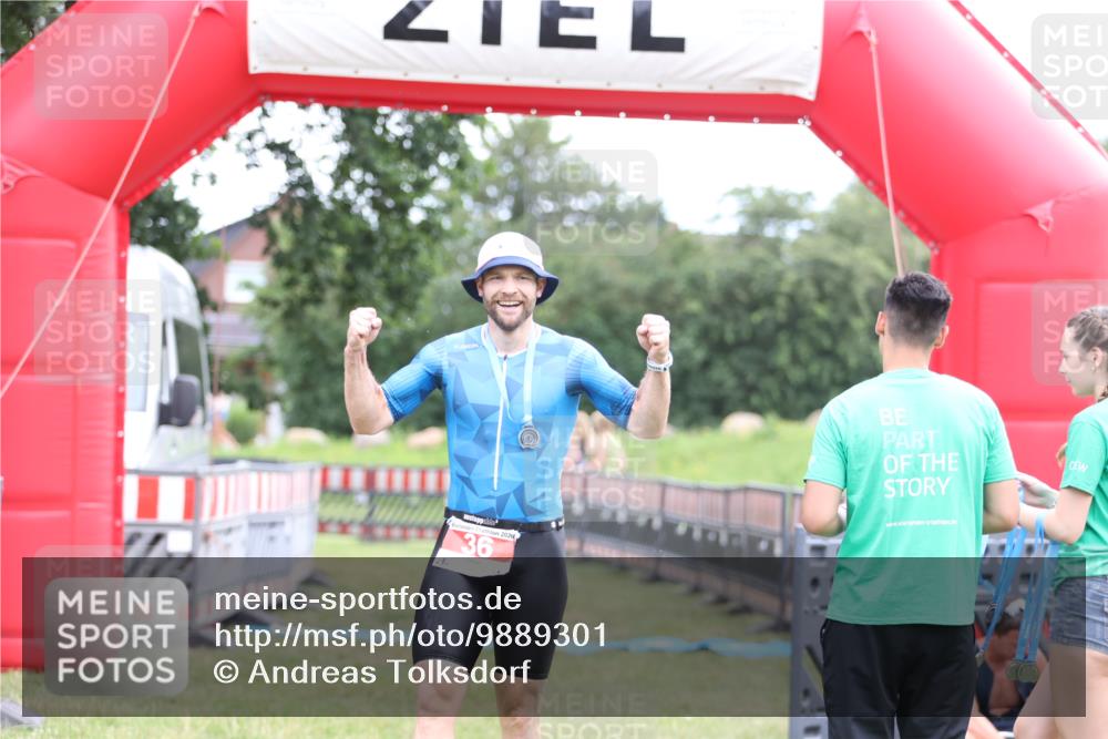21.06.2026 - 29. Vierlanden-Triathlon Andreas Tolksdorf http://msf.ph/oto/9889301 21.06.2026 12:29:10 Ziel 31, 32, 31, 32 meine-sportfotos.de