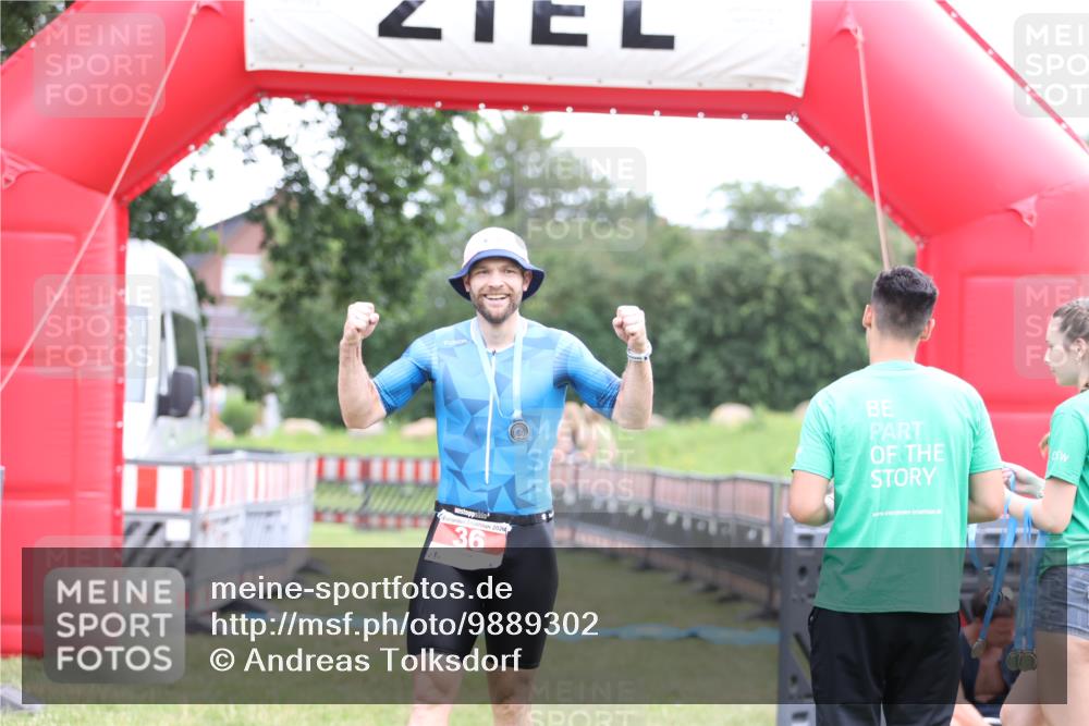 21.06.2026 - 29. Vierlanden-Triathlon Andreas Tolksdorf http://msf.ph/oto/9889302 21.06.2026 12:29:10 Ziel 31, 32, 31, 32 meine-sportfotos.de
