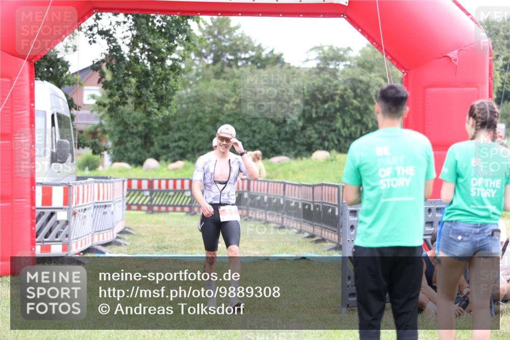 21.06.2026 - 29. Vierlanden-Triathlon Andreas Tolksdorf http://msf.ph/oto/9889308 21.06.2026 12:29:15 Ziel 31, 32, 31, 32 meine-sportfotos.de