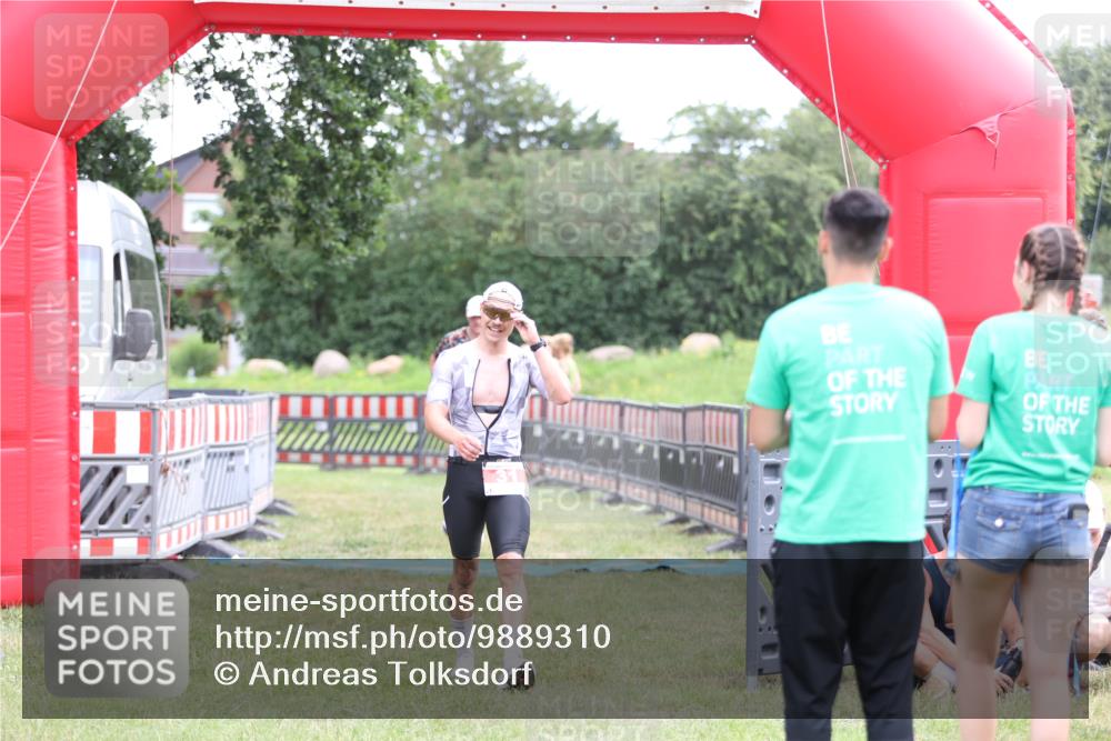 21.06.2026 - 29. Vierlanden-Triathlon Andreas Tolksdorf http://msf.ph/oto/9889310 21.06.2026 12:29:15 Ziel 31, 32, 31, 32 meine-sportfotos.de