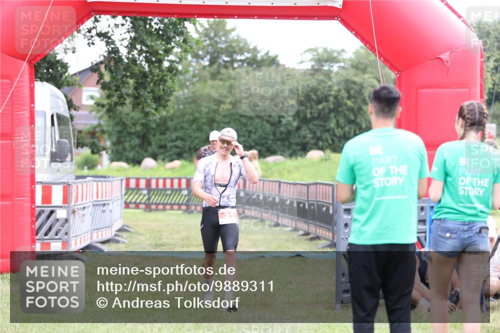 21.06.2026 - 29. Vierlanden-Triathlon Andreas Tolksdorf http://msf.ph/oto/9889311 21.06.2026 12:29:15 Ziel 31, 32, 31, 32 meine-sportfotos.de