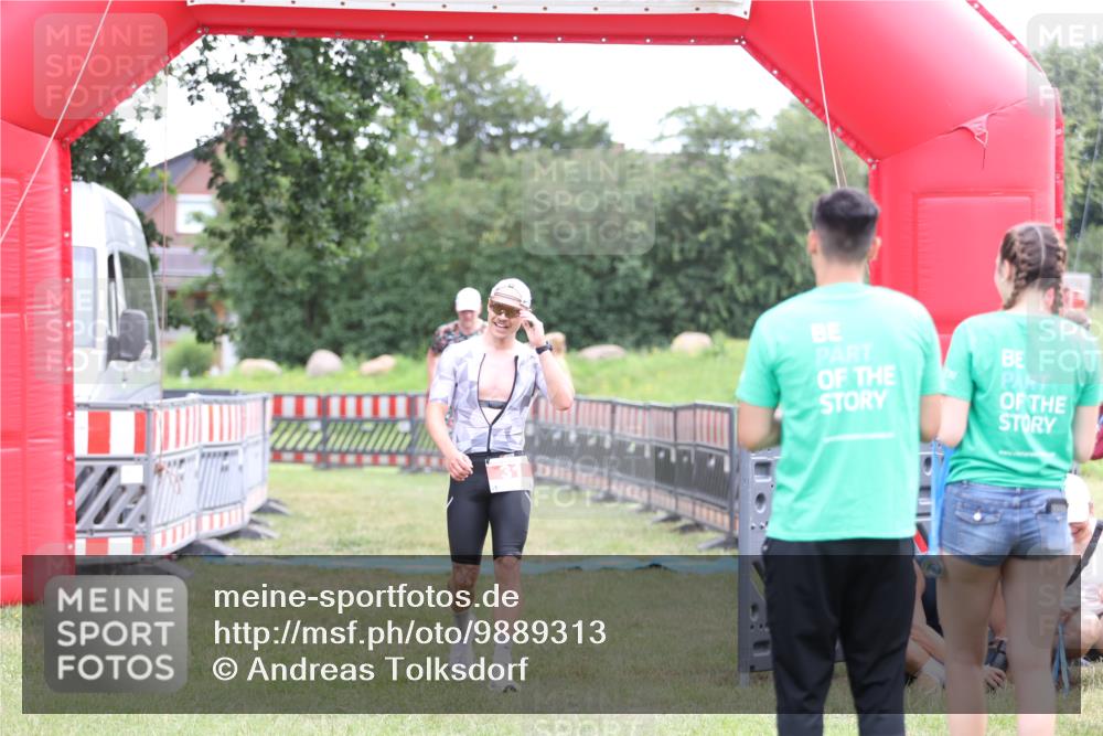 21.06.2026 - 29. Vierlanden-Triathlon Andreas Tolksdorf http://msf.ph/oto/9889313 21.06.2026 12:29:15 Ziel 31, 32, 31, 32 meine-sportfotos.de
