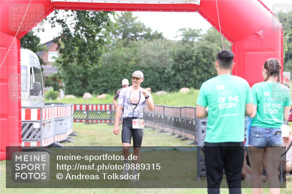 21.06.2026 - 29. Vierlanden-Triathlon Andreas Tolksdorf http://msf.ph/oto/9889315 21.06.2026 12:29:15 Ziel 31, 32, 31, 32 meine-sportfotos.de