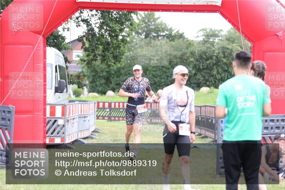 21.06.2026 - 29. Vierlanden-Triathlon Andreas Tolksdorf http://msf.ph/oto/9889319 21.06.2026 12:29:17 Ziel 31, 32, 31, 32 meine-sportfotos.de