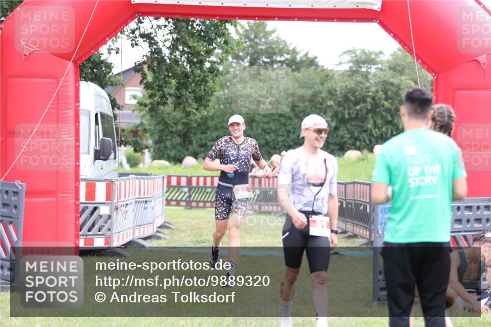 21.06.2026 - 29. Vierlanden-Triathlon Andreas Tolksdorf http://msf.ph/oto/9889320 21.06.2026 12:29:17 Ziel 31, 32, 31, 32 meine-sportfotos.de