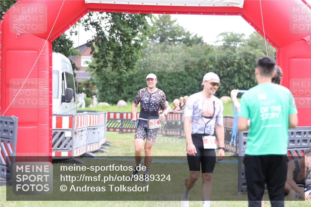 21.06.2026 - 29. Vierlanden-Triathlon Andreas Tolksdorf http://msf.ph/oto/9889324 21.06.2026 12:29:17 Ziel 31, 32, 31, 32 meine-sportfotos.de