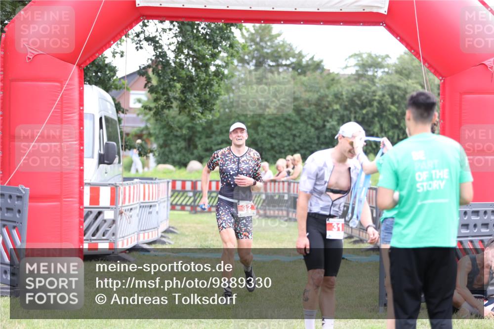 21.06.2026 - 29. Vierlanden-Triathlon Andreas Tolksdorf http://msf.ph/oto/9889330 21.06.2026 12:29:18 Ziel 32, 32 meine-sportfotos.de