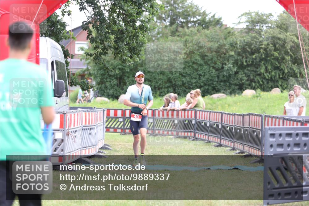21.06.2026 - 29. Vierlanden-Triathlon Andreas Tolksdorf http://msf.ph/oto/9889337 21.06.2026 12:30:37 Ziel 49, 49 meine-sportfotos.de