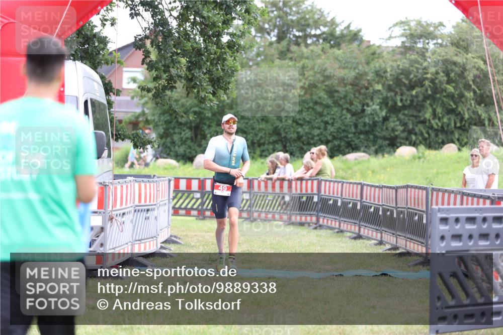 21.06.2026 - 29. Vierlanden-Triathlon Andreas Tolksdorf http://msf.ph/oto/9889338 21.06.2026 12:30:37 Ziel 49, 49 meine-sportfotos.de