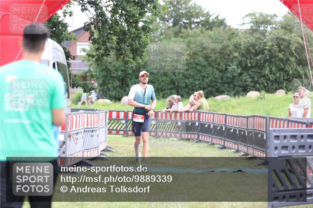 21.06.2026 - 29. Vierlanden-Triathlon Andreas Tolksdorf http://msf.ph/oto/9889339 21.06.2026 12:30:37 Ziel 49, 49 meine-sportfotos.de
