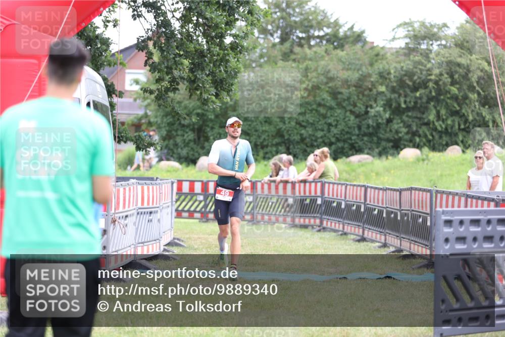 21.06.2026 - 29. Vierlanden-Triathlon Andreas Tolksdorf http://msf.ph/oto/9889340 21.06.2026 12:30:37 Ziel 49, 49 meine-sportfotos.de