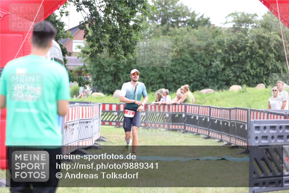 21.06.2026 - 29. Vierlanden-Triathlon Andreas Tolksdorf http://msf.ph/oto/9889341 21.06.2026 12:30:37 Ziel 49, 49 meine-sportfotos.de