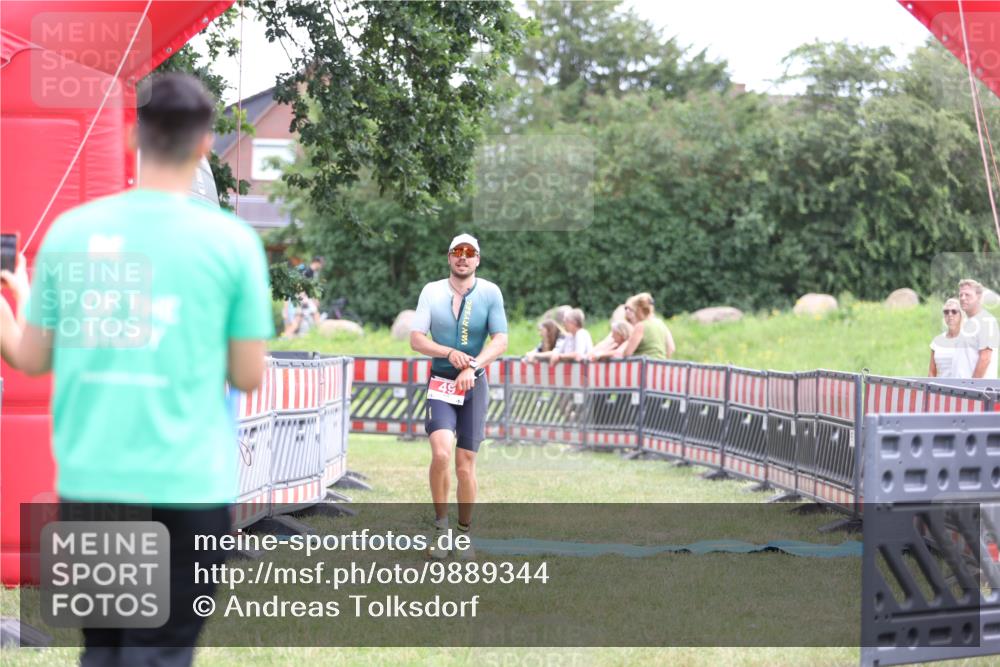 21.06.2026 - 29. Vierlanden-Triathlon Andreas Tolksdorf http://msf.ph/oto/9889344 21.06.2026 12:30:37 Ziel 49, 49 meine-sportfotos.de
