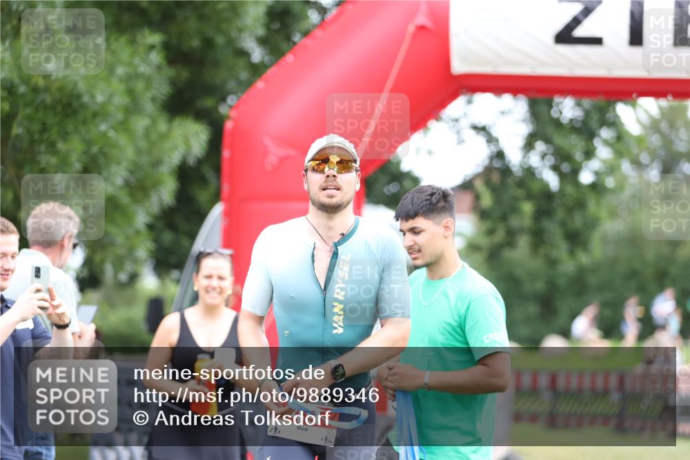 21.06.2026 - 29. Vierlanden-Triathlon Andreas Tolksdorf http://msf.ph/oto/9889346 21.06.2026 12:30:43 Ziel  meine-sportfotos.de