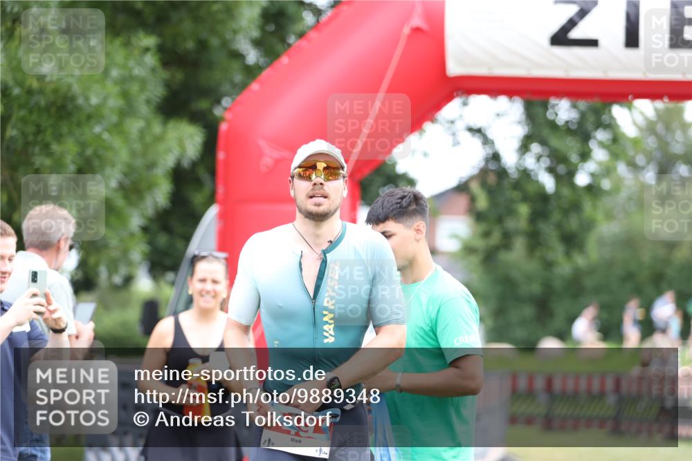 21.06.2026 - 29. Vierlanden-Triathlon Andreas Tolksdorf http://msf.ph/oto/9889348 21.06.2026 12:30:43 Ziel  meine-sportfotos.de