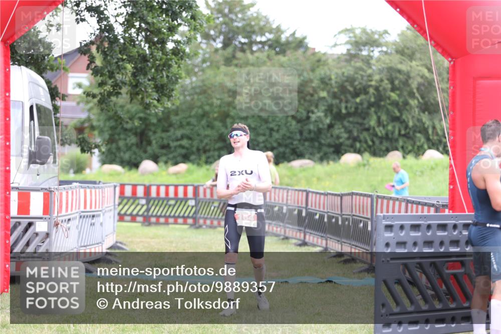 21.06.2026 - 29. Vierlanden-Triathlon Andreas Tolksdorf http://msf.ph/oto/9889357 21.06.2026 12:30:59 Ziel 164, 164 meine-sportfotos.de