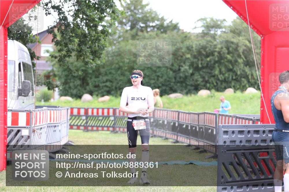 21.06.2026 - 29. Vierlanden-Triathlon Andreas Tolksdorf http://msf.ph/oto/9889361 21.06.2026 12:30:59 Ziel 164, 164 meine-sportfotos.de
