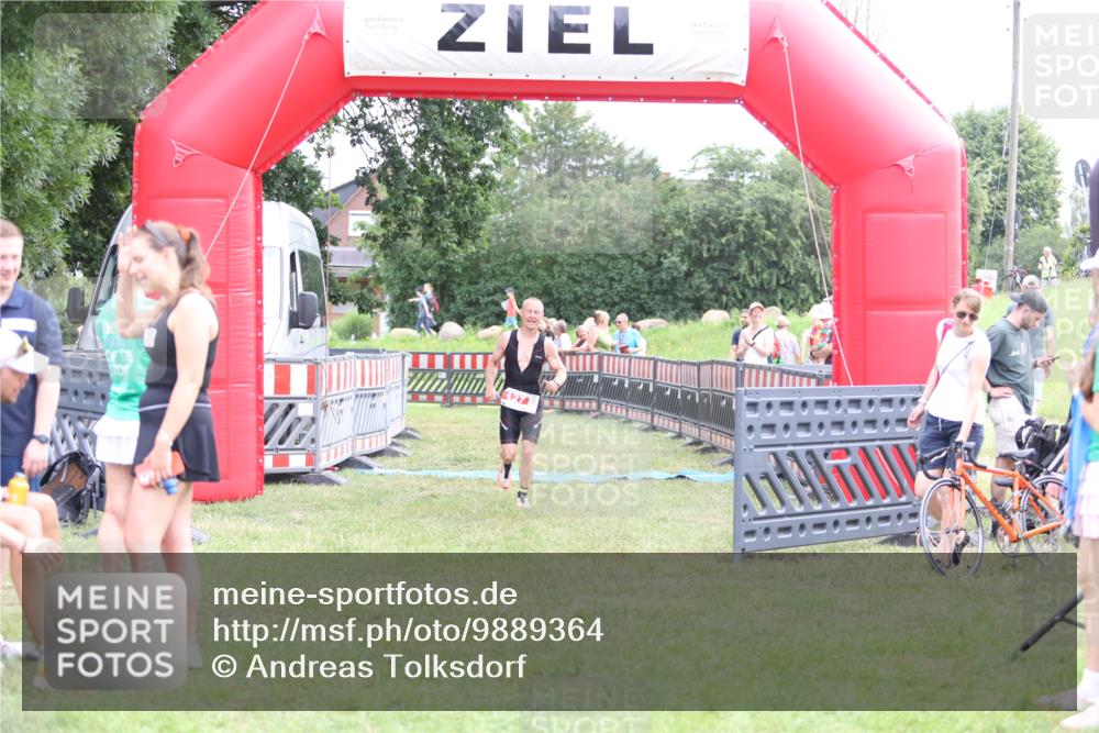 21.06.2026 - 29. Vierlanden-Triathlon Andreas Tolksdorf http://msf.ph/oto/9889364 21.06.2026 12:33:16 Ziel 127, 169, 127, 169 meine-sportfotos.de