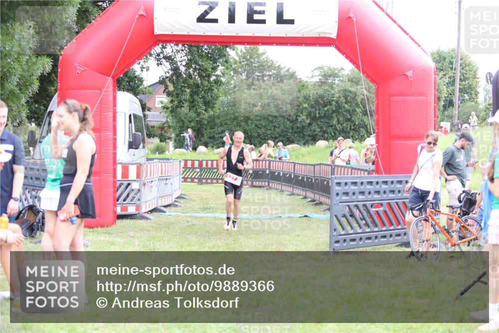 21.06.2026 - 29. Vierlanden-Triathlon Andreas Tolksdorf http://msf.ph/oto/9889366 21.06.2026 12:33:16 Ziel 127, 169, 127, 169 meine-sportfotos.de