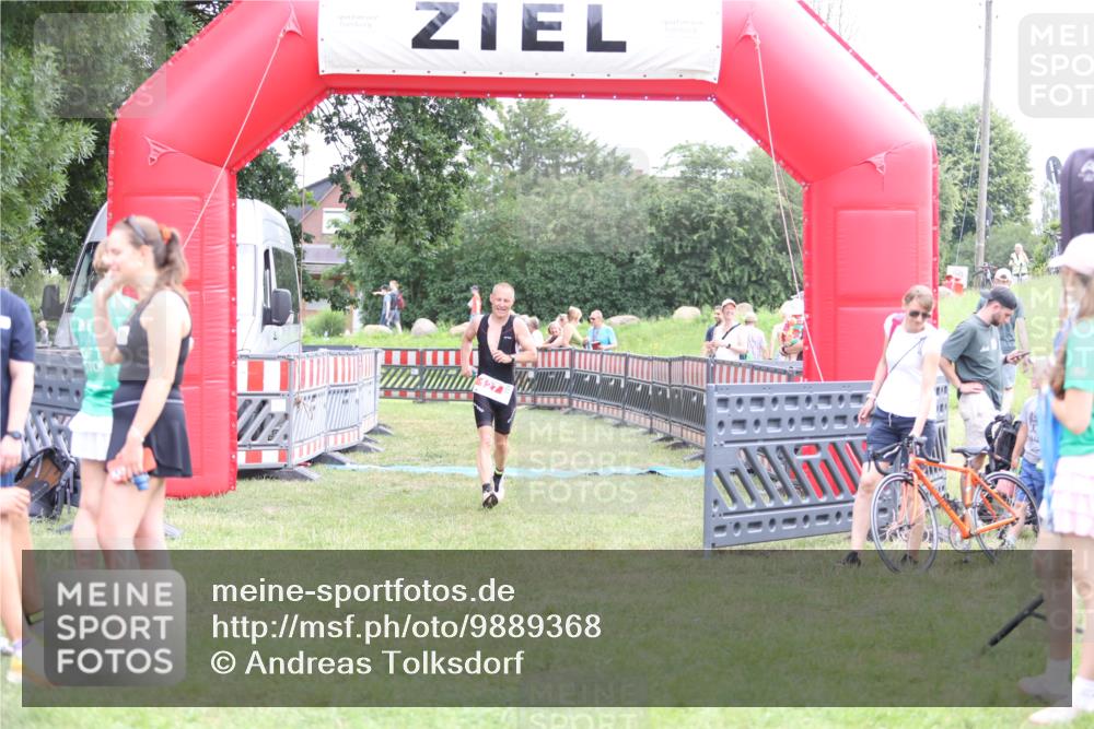 21.06.2026 - 29. Vierlanden-Triathlon Andreas Tolksdorf http://msf.ph/oto/9889368 21.06.2026 12:33:16 Ziel 127, 169, 127, 169 meine-sportfotos.de