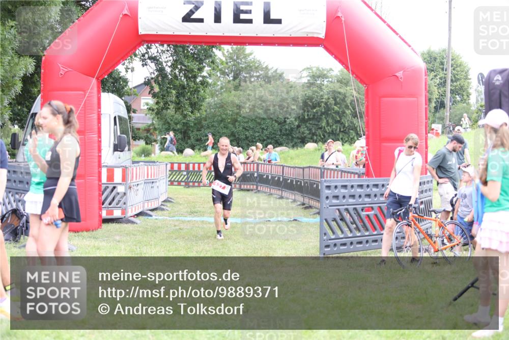 21.06.2026 - 29. Vierlanden-Triathlon Andreas Tolksdorf http://msf.ph/oto/9889371 21.06.2026 12:33:16 Ziel 127, 169, 127, 169 meine-sportfotos.de