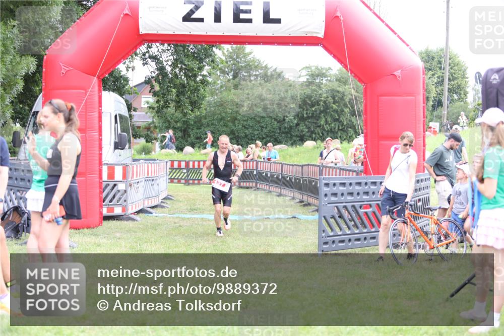 21.06.2026 - 29. Vierlanden-Triathlon Andreas Tolksdorf http://msf.ph/oto/9889372 21.06.2026 12:33:16 Ziel 127, 169, 127, 169 meine-sportfotos.de