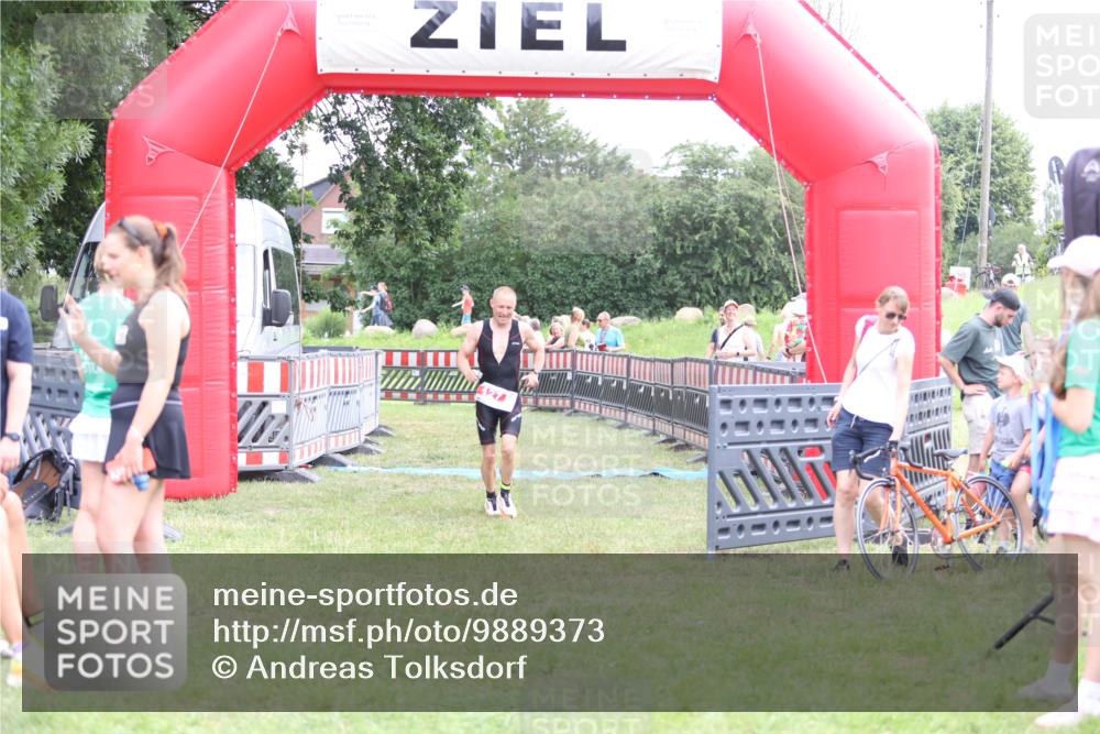 21.06.2026 - 29. Vierlanden-Triathlon Andreas Tolksdorf http://msf.ph/oto/9889373 21.06.2026 12:33:16 Ziel 127, 169, 127, 169 meine-sportfotos.de