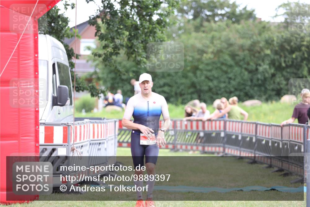 21.06.2026 - 29. Vierlanden-Triathlon Andreas Tolksdorf http://msf.ph/oto/9889397 21.06.2026 12:34:08 Ziel 3, 3 meine-sportfotos.de