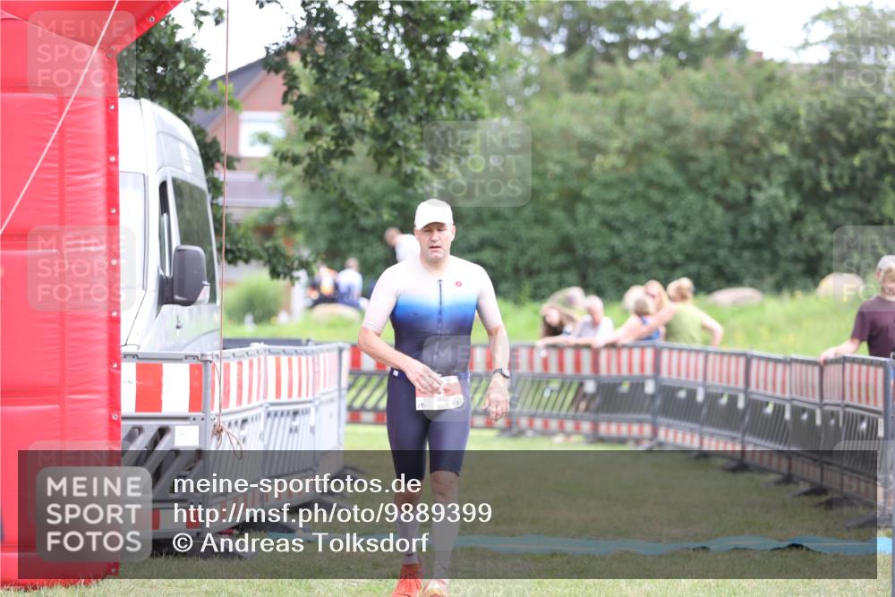 21.06.2026 - 29. Vierlanden-Triathlon Andreas Tolksdorf http://msf.ph/oto/9889399 21.06.2026 12:34:08 Ziel 3, 3 meine-sportfotos.de