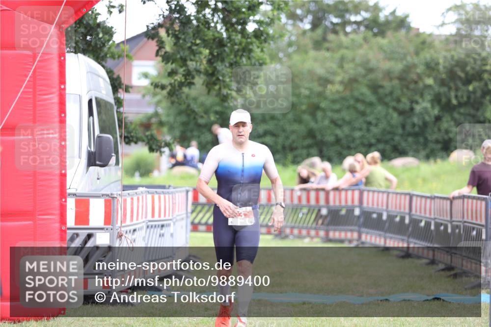 21.06.2026 - 29. Vierlanden-Triathlon Andreas Tolksdorf http://msf.ph/oto/9889400 21.06.2026 12:34:08 Ziel 3, 3 meine-sportfotos.de
