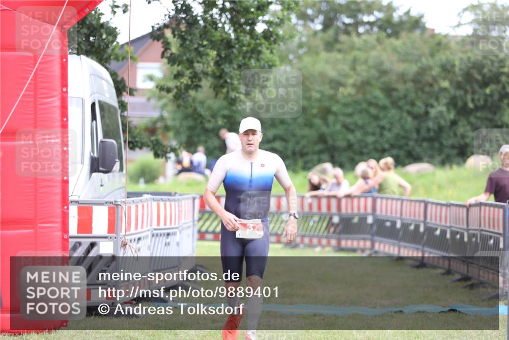 21.06.2026 - 29. Vierlanden-Triathlon Andreas Tolksdorf http://msf.ph/oto/9889401 21.06.2026 12:34:08 Ziel 3, 3 meine-sportfotos.de