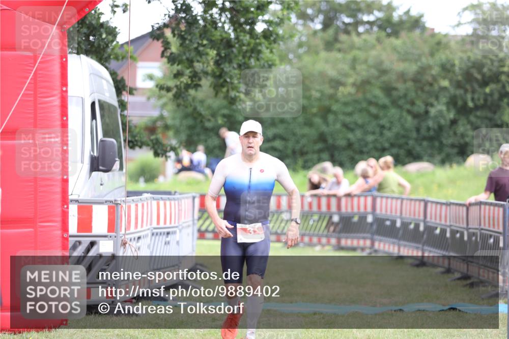 21.06.2026 - 29. Vierlanden-Triathlon Andreas Tolksdorf http://msf.ph/oto/9889402 21.06.2026 12:34:08 Ziel 3, 3 meine-sportfotos.de