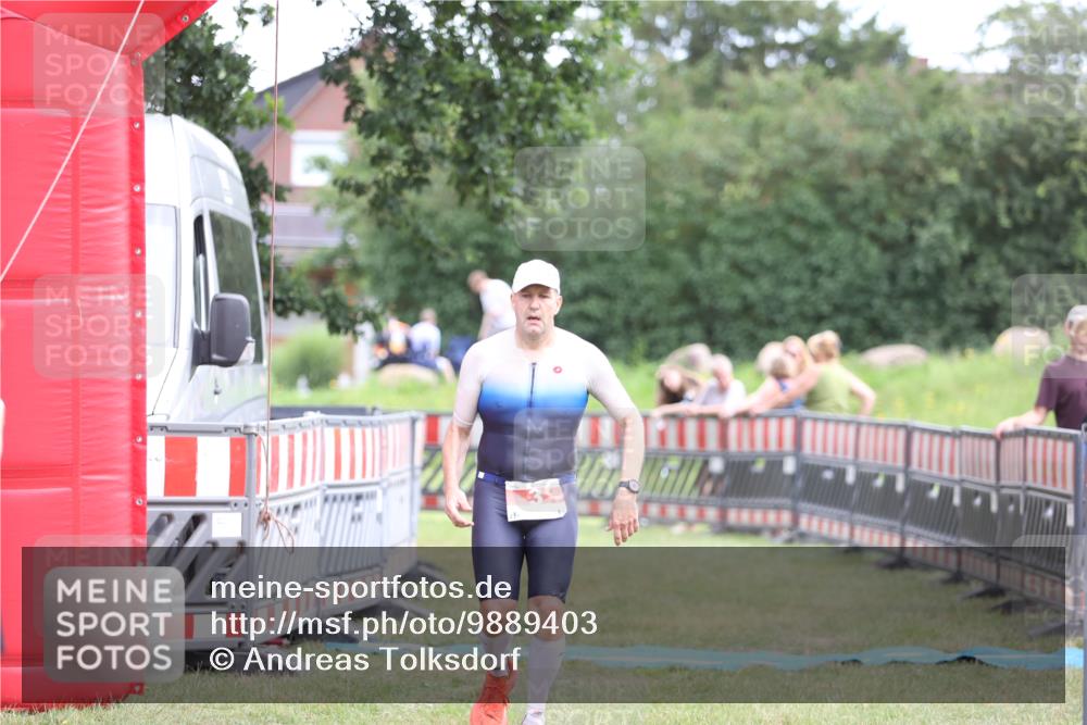 21.06.2026 - 29. Vierlanden-Triathlon Andreas Tolksdorf http://msf.ph/oto/9889403 21.06.2026 12:34:08 Ziel 3, 3 meine-sportfotos.de