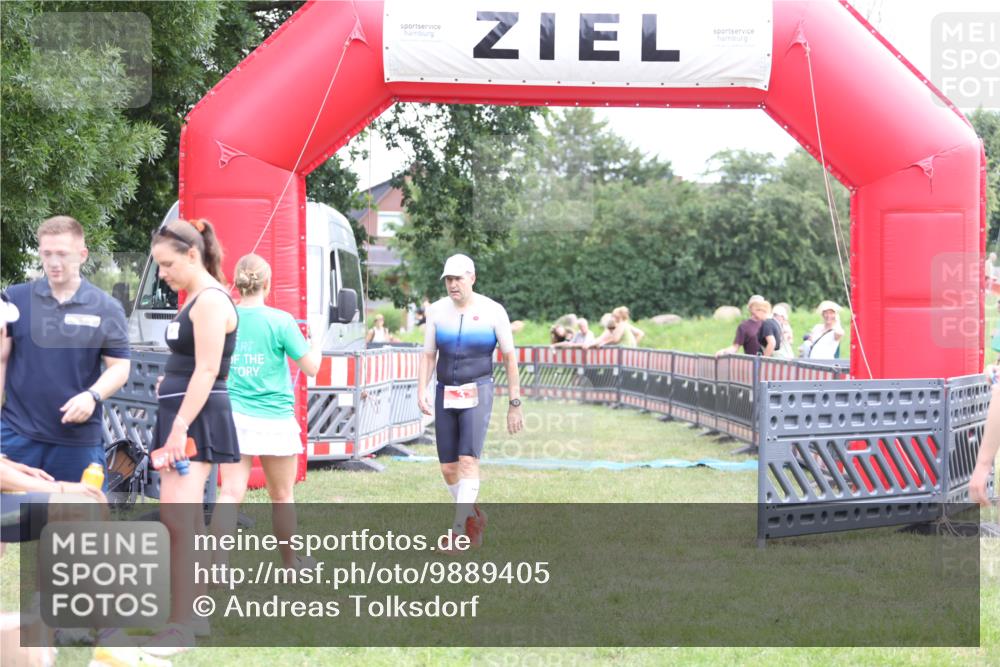 21.06.2026 - 29. Vierlanden-Triathlon Andreas Tolksdorf http://msf.ph/oto/9889405 21.06.2026 12:34:10 Ziel 3, 823, 3, 823 meine-sportfotos.de