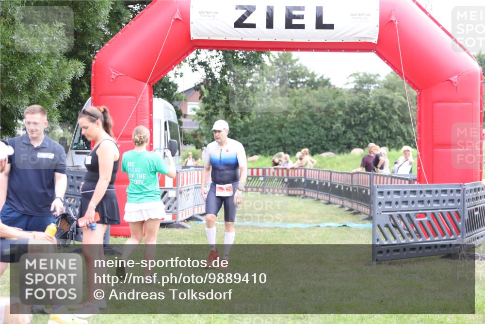 21.06.2026 - 29. Vierlanden-Triathlon Andreas Tolksdorf http://msf.ph/oto/9889410 21.06.2026 12:34:10 Ziel 3, 823, 3, 823 meine-sportfotos.de