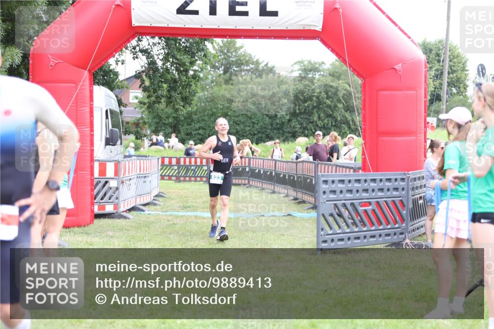 21.06.2026 - 29. Vierlanden-Triathlon Andreas Tolksdorf http://msf.ph/oto/9889413 21.06.2026 12:34:22 Ziel 823, 823 meine-sportfotos.de