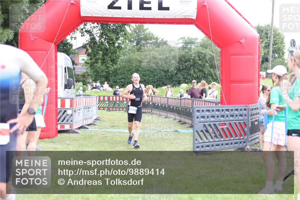 21.06.2026 - 29. Vierlanden-Triathlon Andreas Tolksdorf http://msf.ph/oto/9889414 21.06.2026 12:34:22 Ziel 823, 823 meine-sportfotos.de