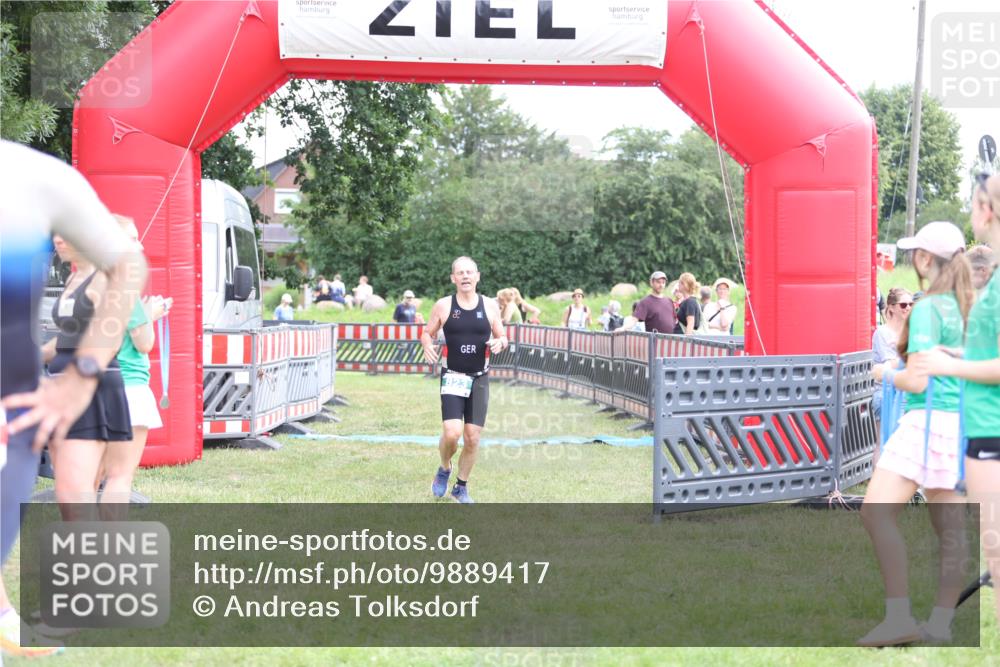 21.06.2026 - 29. Vierlanden-Triathlon Andreas Tolksdorf http://msf.ph/oto/9889417 21.06.2026 12:34:22 Ziel 823, 823 meine-sportfotos.de