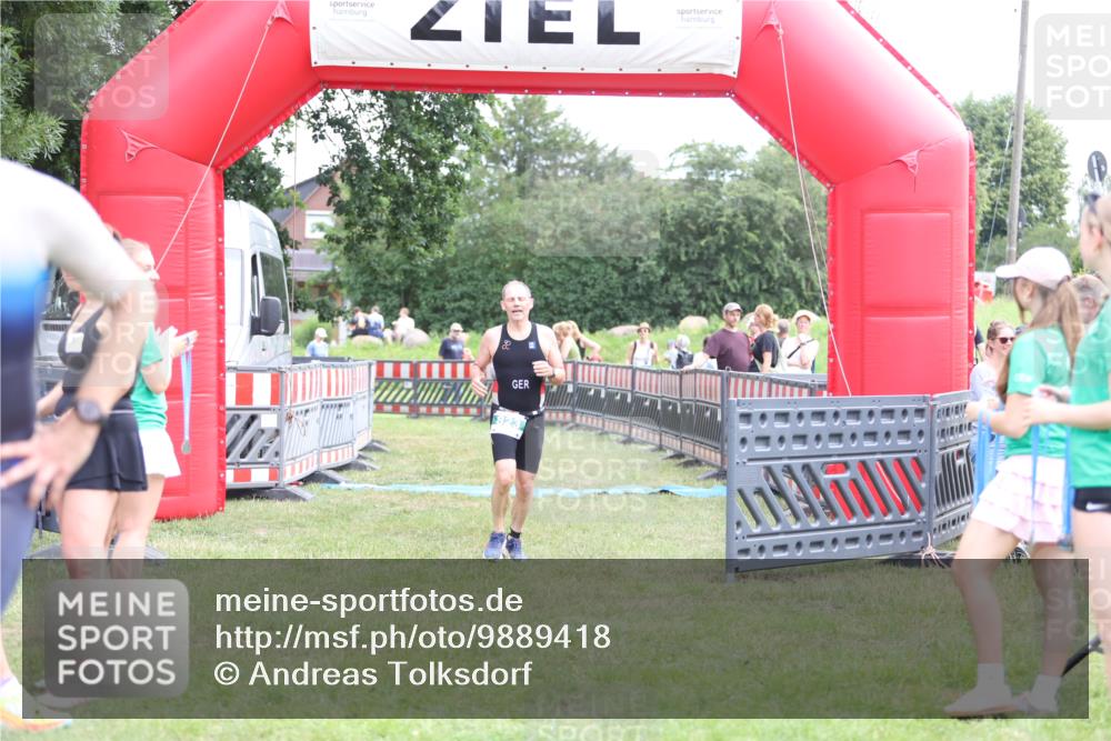 21.06.2026 - 29. Vierlanden-Triathlon Andreas Tolksdorf http://msf.ph/oto/9889418 21.06.2026 12:34:22 Ziel 823, 823 meine-sportfotos.de