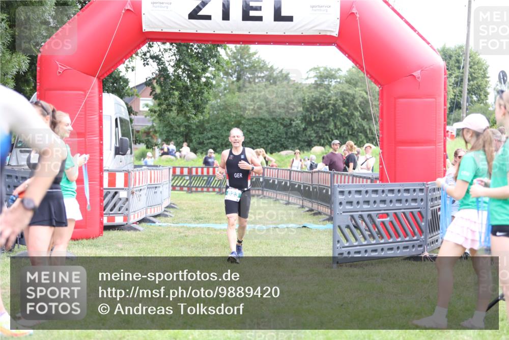 21.06.2026 - 29. Vierlanden-Triathlon Andreas Tolksdorf http://msf.ph/oto/9889420 21.06.2026 12:34:22 Ziel 823, 823 meine-sportfotos.de